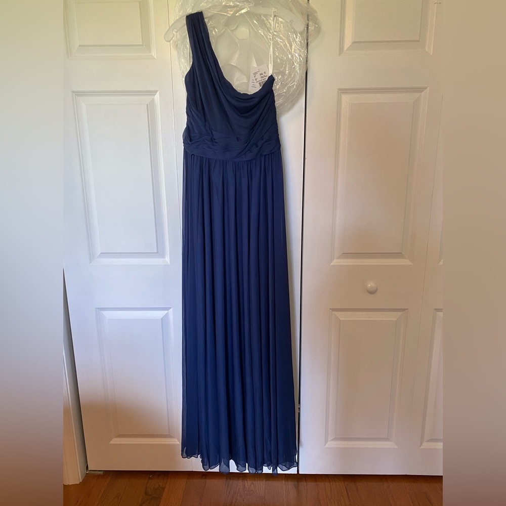 David’s bridal bridesmaid dress. NWT. Size 10. Navy (Marine)
